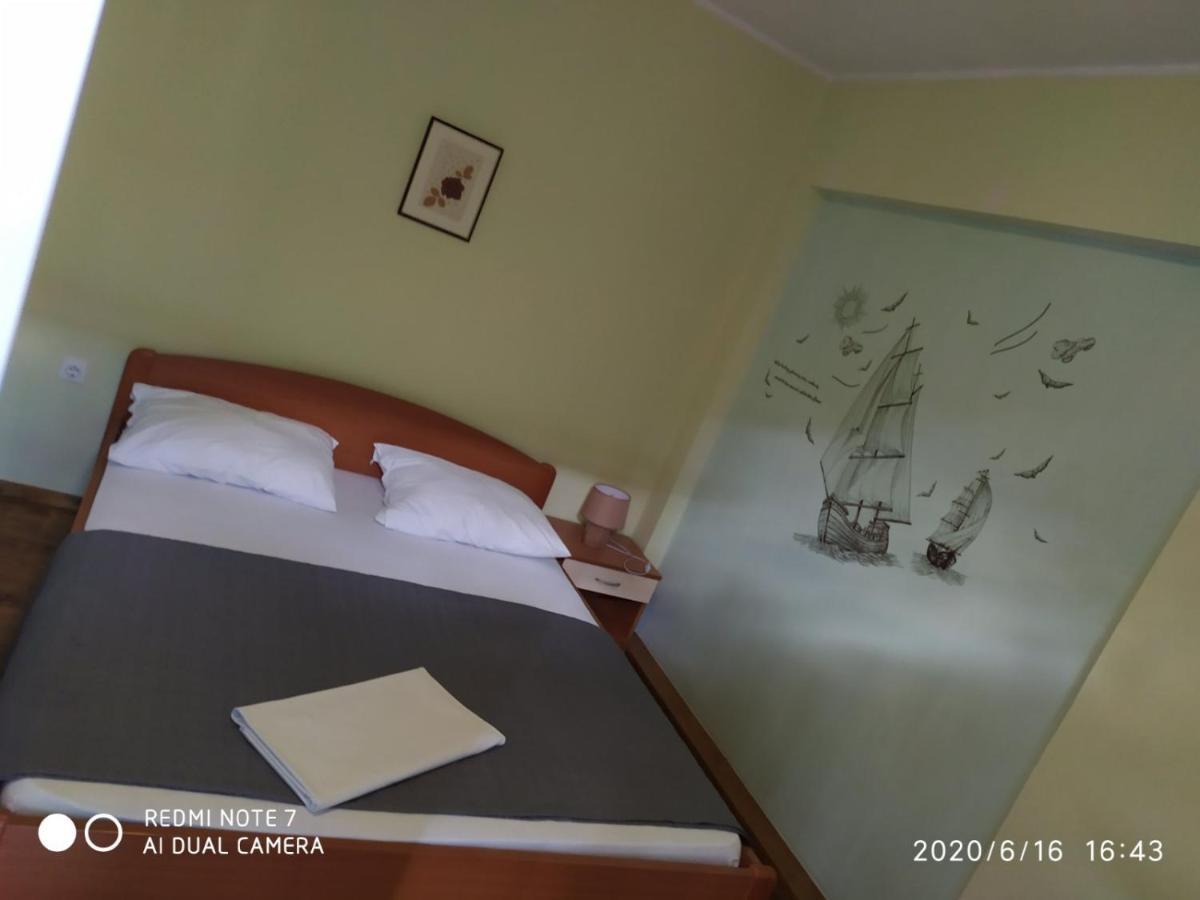 Apartman Ena Vodice Bagian luar foto